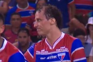 乐鱼-时间是把杀猪刀大卫路易斯剪去昔日蓬蓬头 头发稀疏&斑秃明显