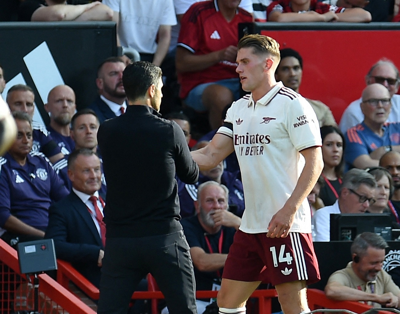 沃尔科特:约克雷斯首秀就客战曼联并不容易,他还需要找状态