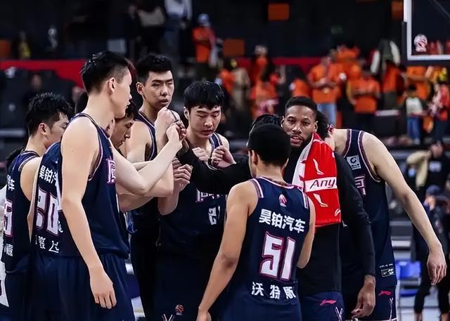 乐鱼app-赛前拿奖buff拉满?主场颁奖加持士气,CBA小将成赢球关键变量